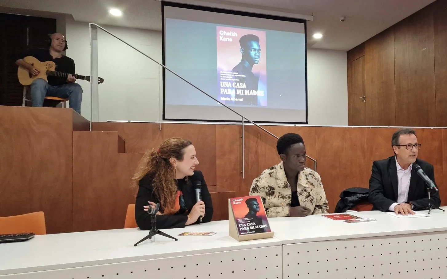 Presentación del libro con Javier Franco, María Albarral, Cheikh Kane y José Manuel Dolader.