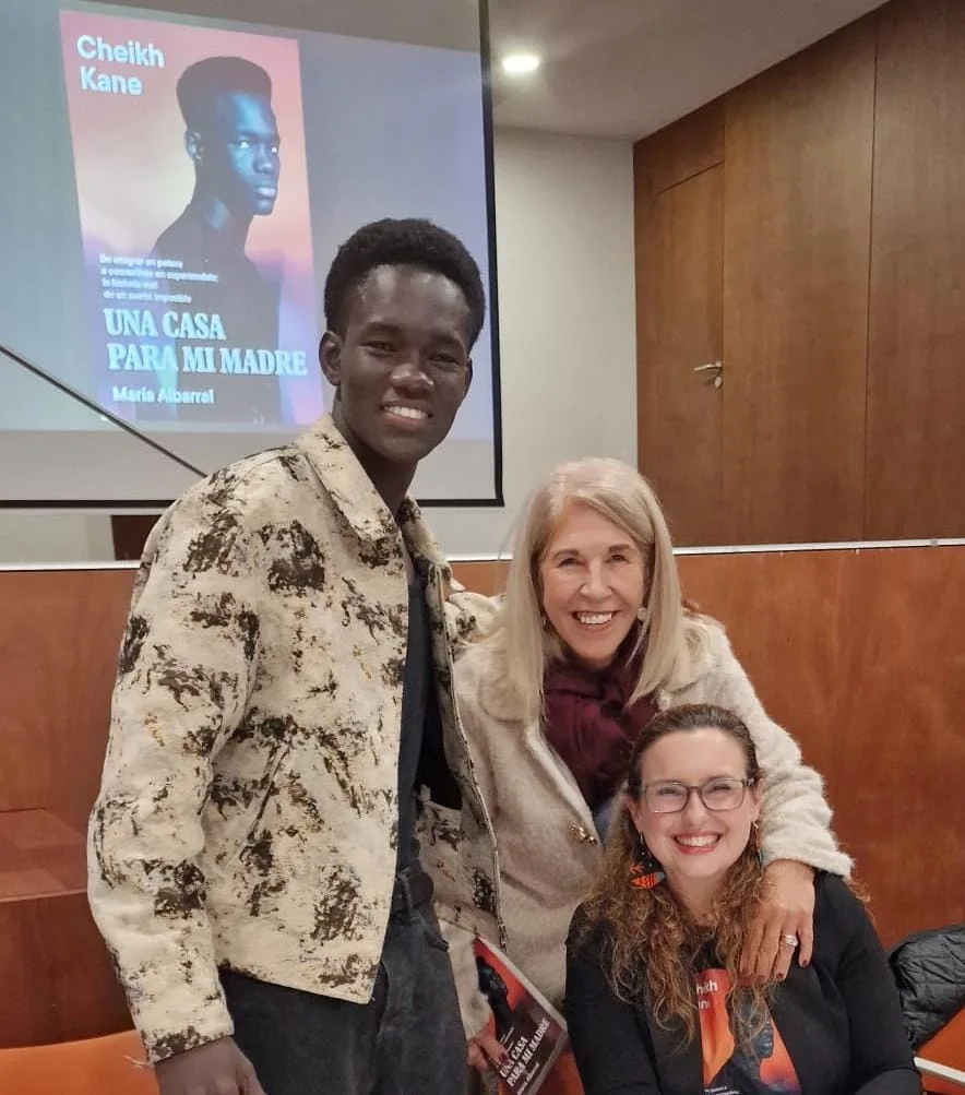 Cheikh Kane y María Albarral con Ana Lancho.