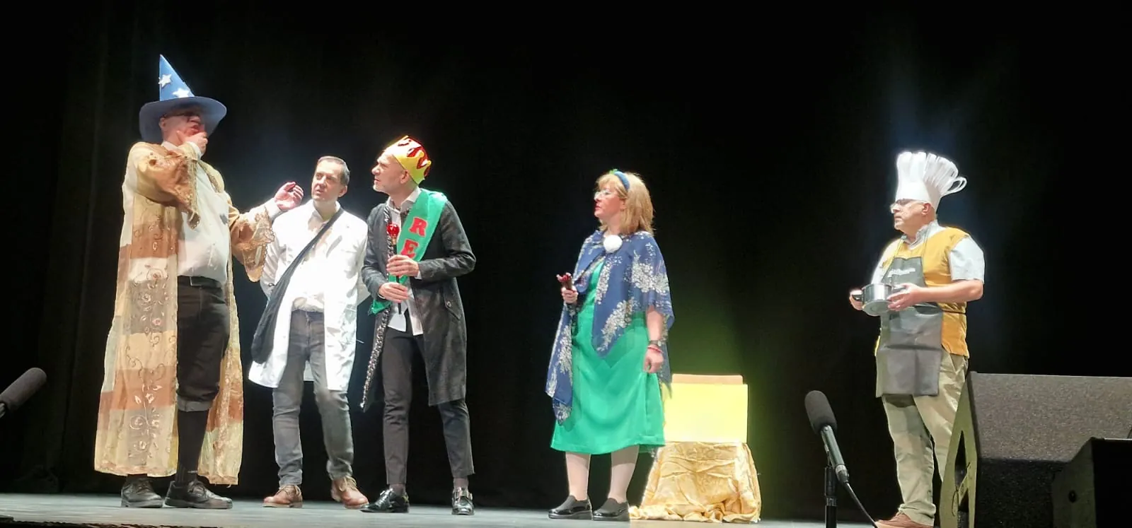 Actores de Arriba el Telón interpretando «El mensaje» en el Teatro Goya.