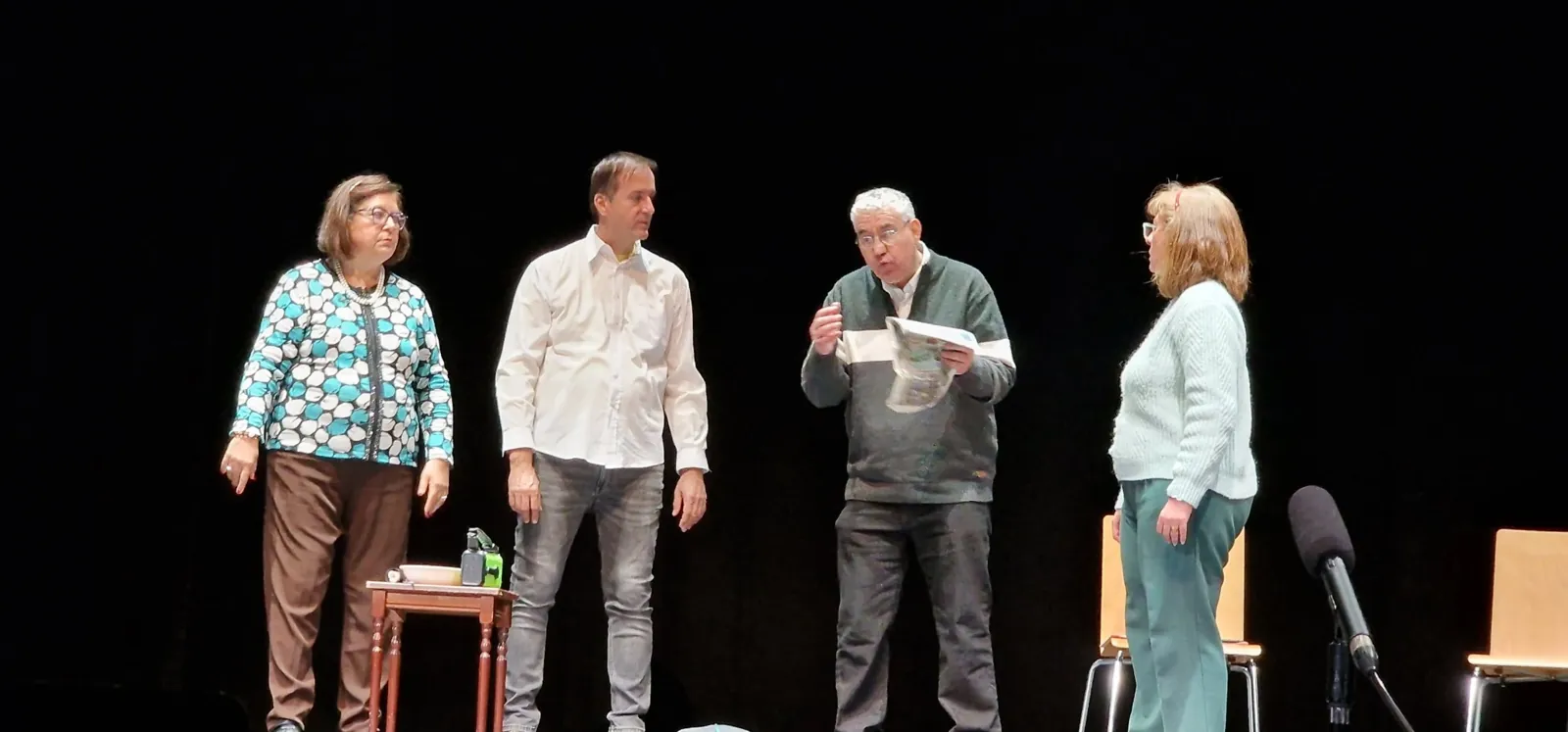 Componentes de Arriba el Telón en una escena de la obra «Hablemos».